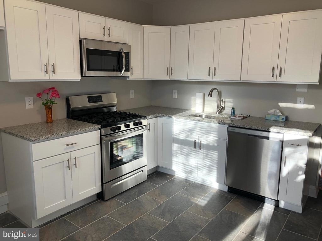 2313 Gaul Street - Photo 9