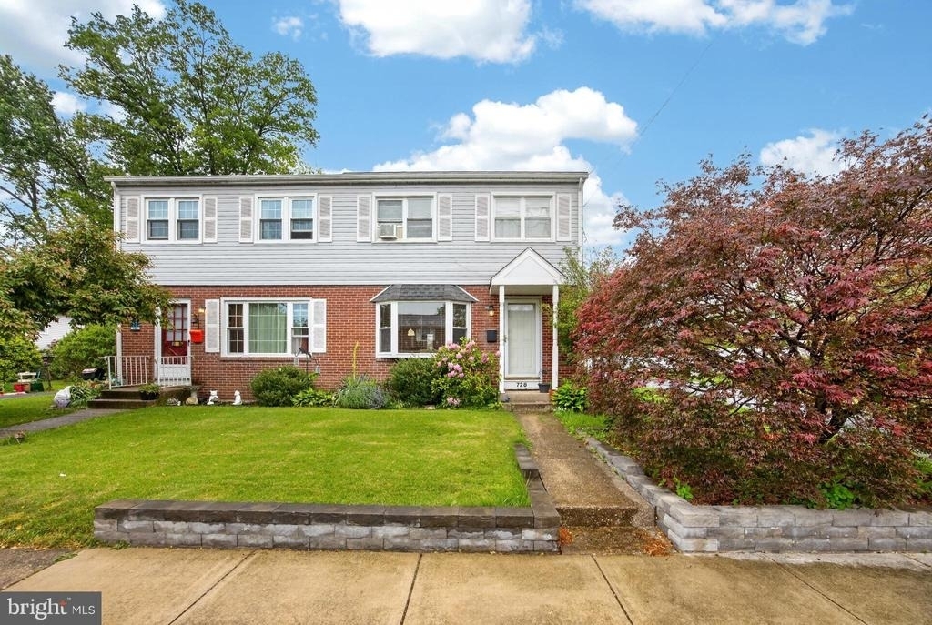 728 Pennbrook Avenue - Photo 0