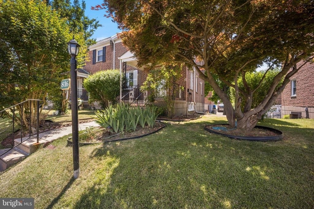 816 Laurel Road - Photo 1