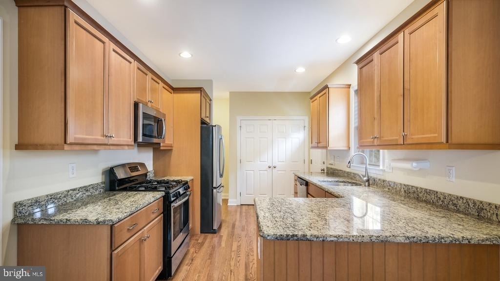 831 N Jackson Street - Photo 4