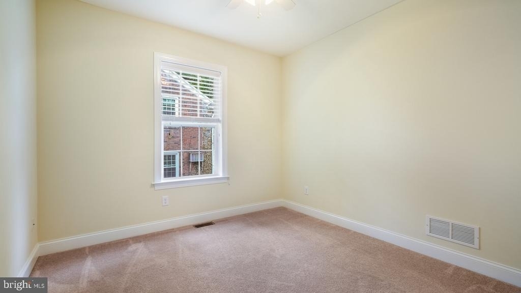 831 N Jackson Street - Photo 14