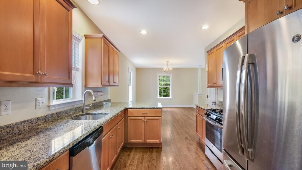 831 N Jackson Street - Photo 3