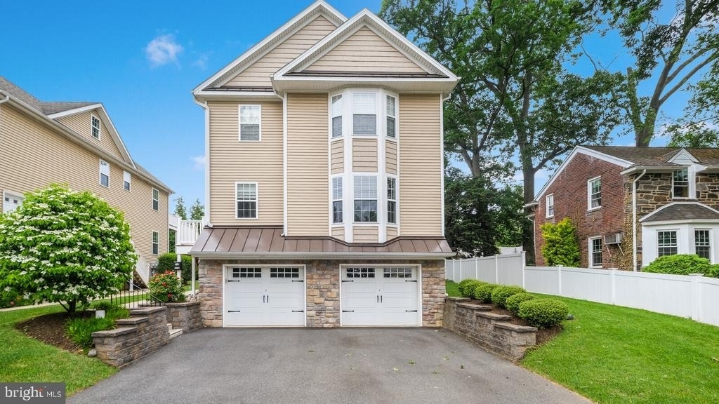 831 N Jackson Street - Photo 1