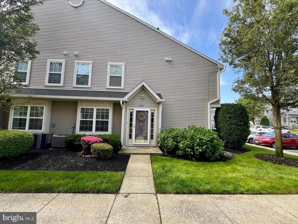 4201 Grenwich Lane - Photo 0