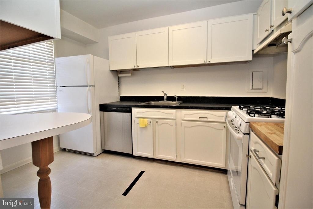 6008 Westchester Park Drive - Photo 10