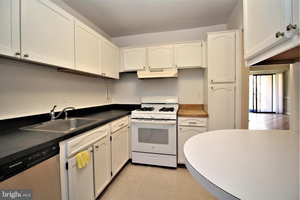 6008 Westchester Park Drive - Photo 11