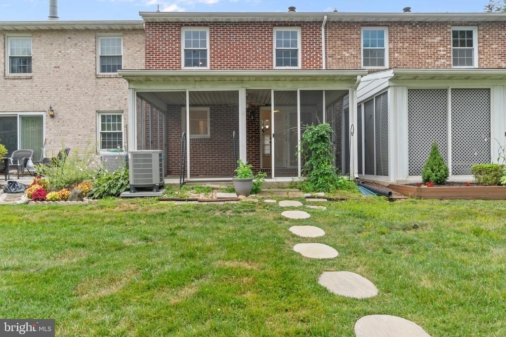 322 Harlan Square - Photo 33