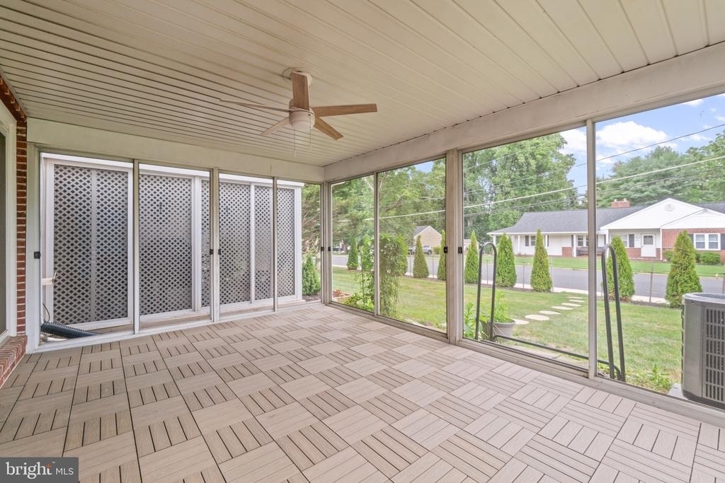 322 Harlan Square - Photo 32