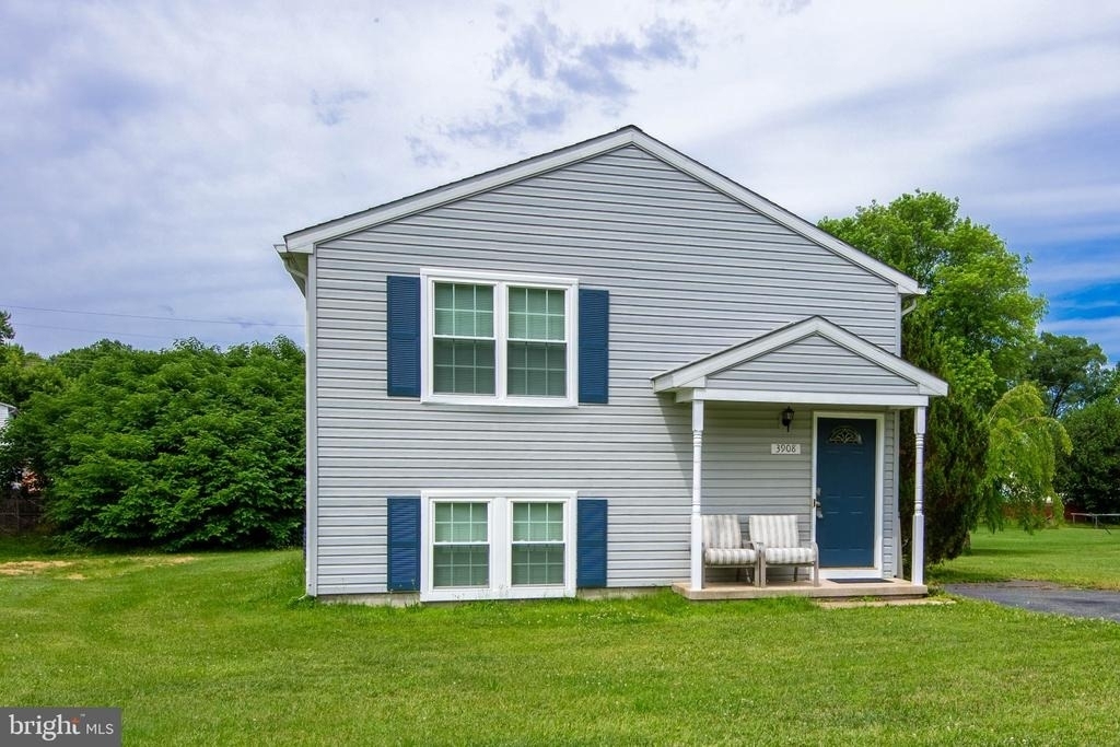 3908 Love Avenue - Photo 0