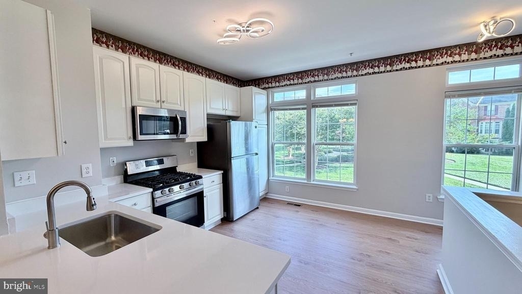 603 Eisenhower Drive - Photo 3