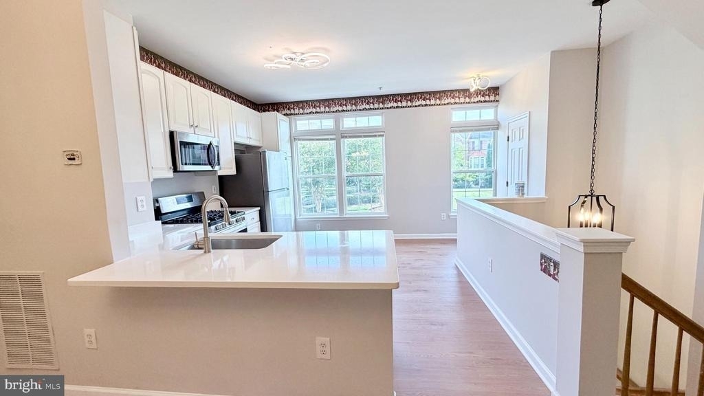 603 Eisenhower Drive - Photo 2
