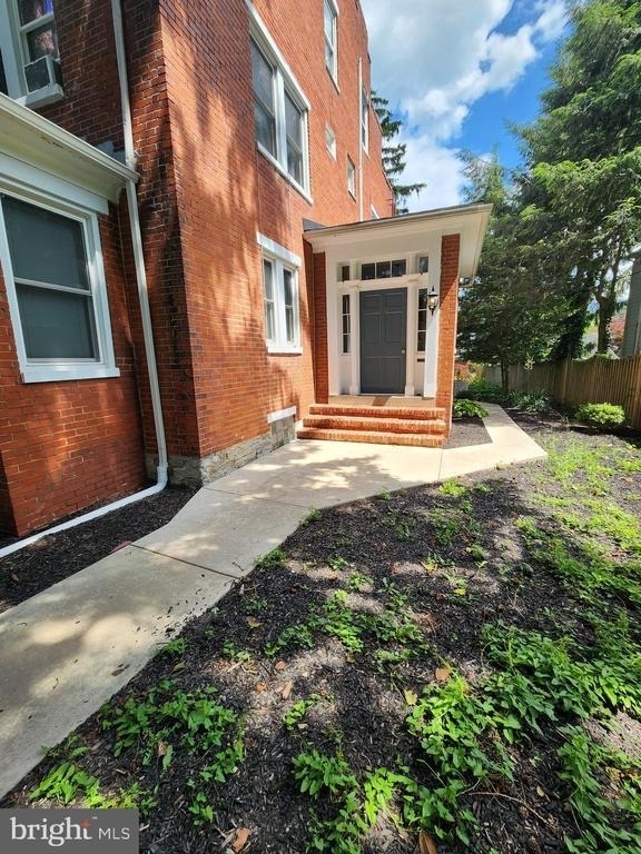 316 Upper College Terrace - Photo 1