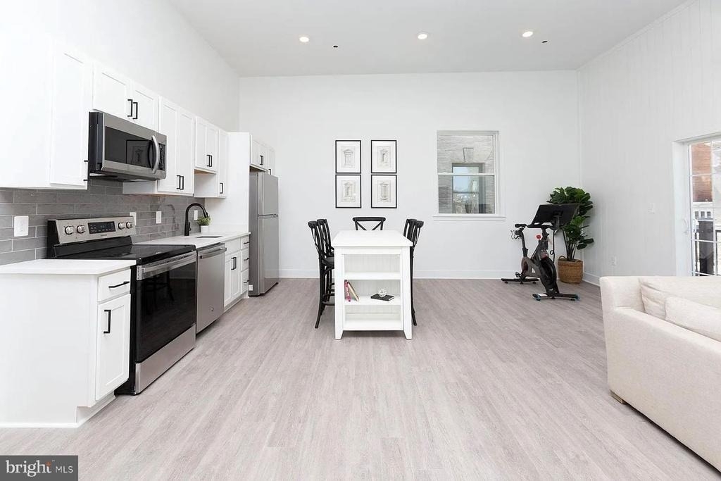 211 Saint Paul Street - Photo 2