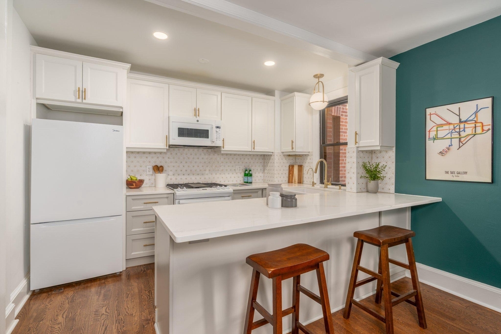 1915 16th Street Nw - Photo 2