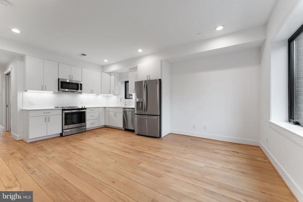 2217 40th Street Nw - Photo 4