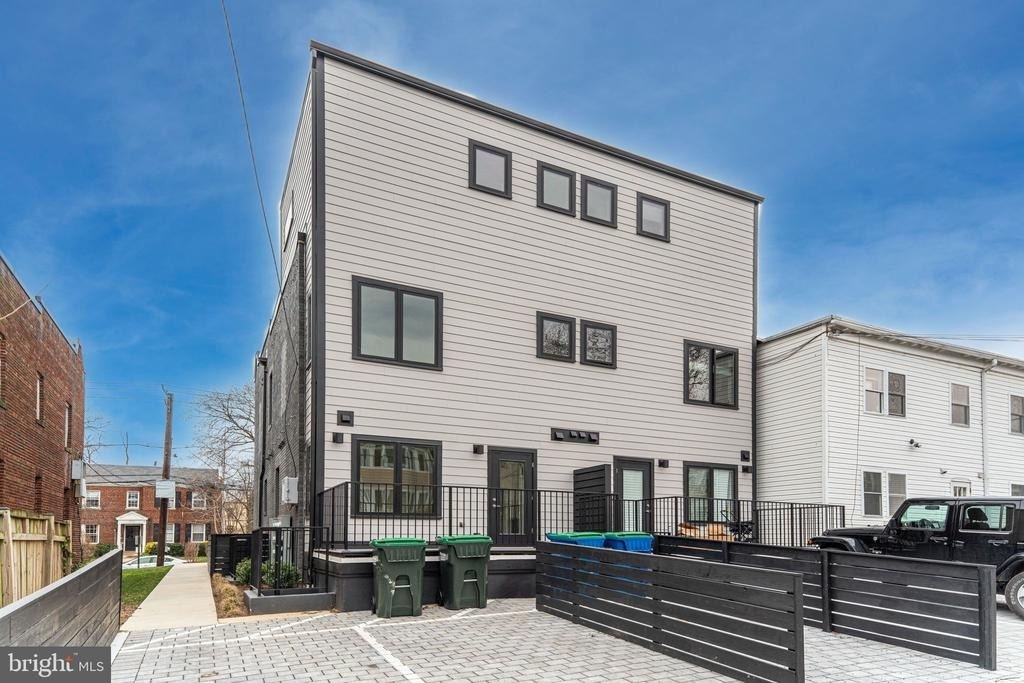 2217 40th Street Nw - Photo 17