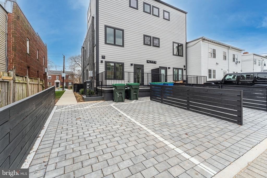 2217 40th Street Nw - Photo 16