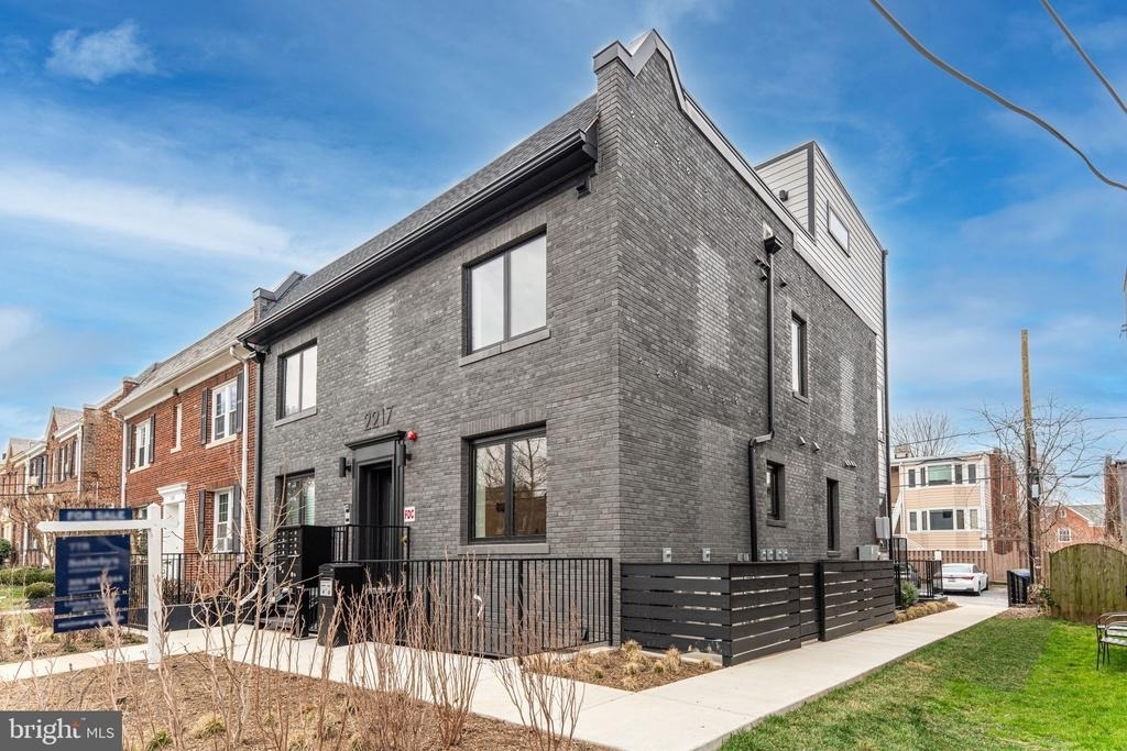 2217 40th Street Nw - Photo 14