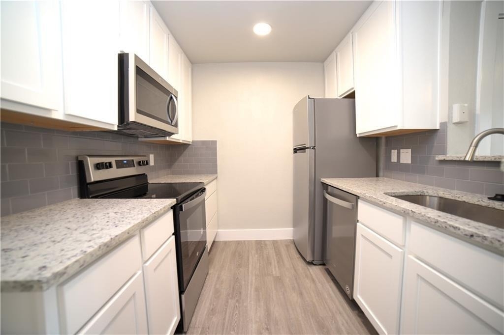 114 E 31st St - Photo 4