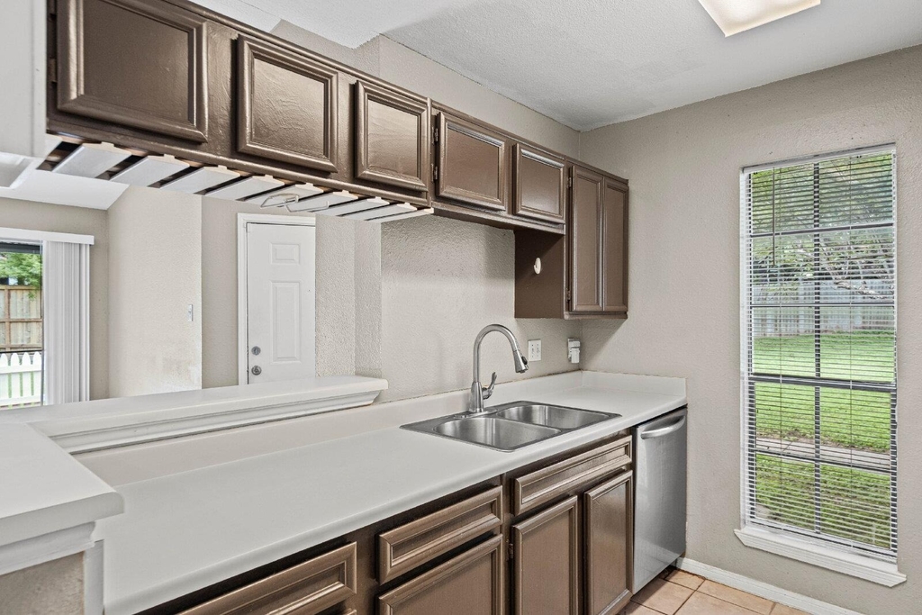1601 Faro Dr - Photo 8