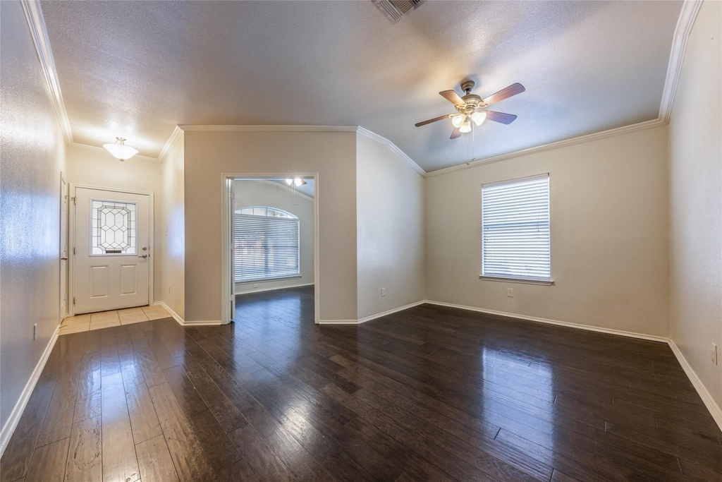 207 Baldwin St - Photo 3