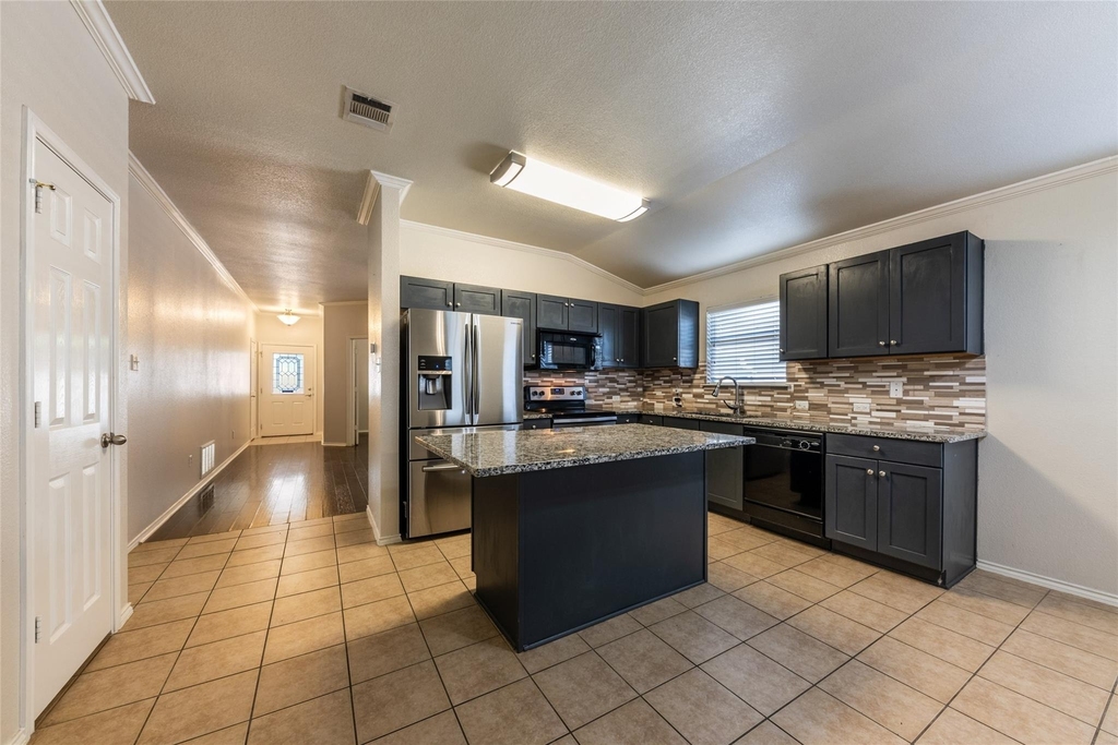 207 Baldwin St - Photo 0