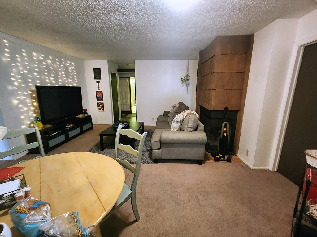 701 W 25th St - Photo 2