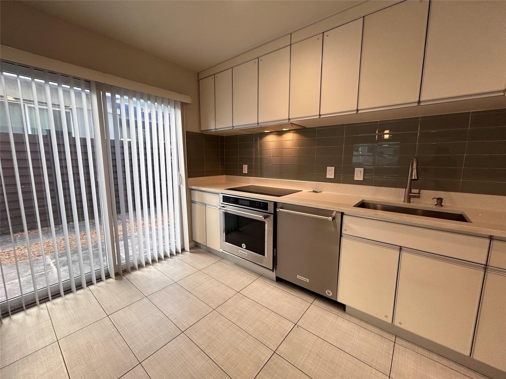 8922 Trone Cir - Photo 4