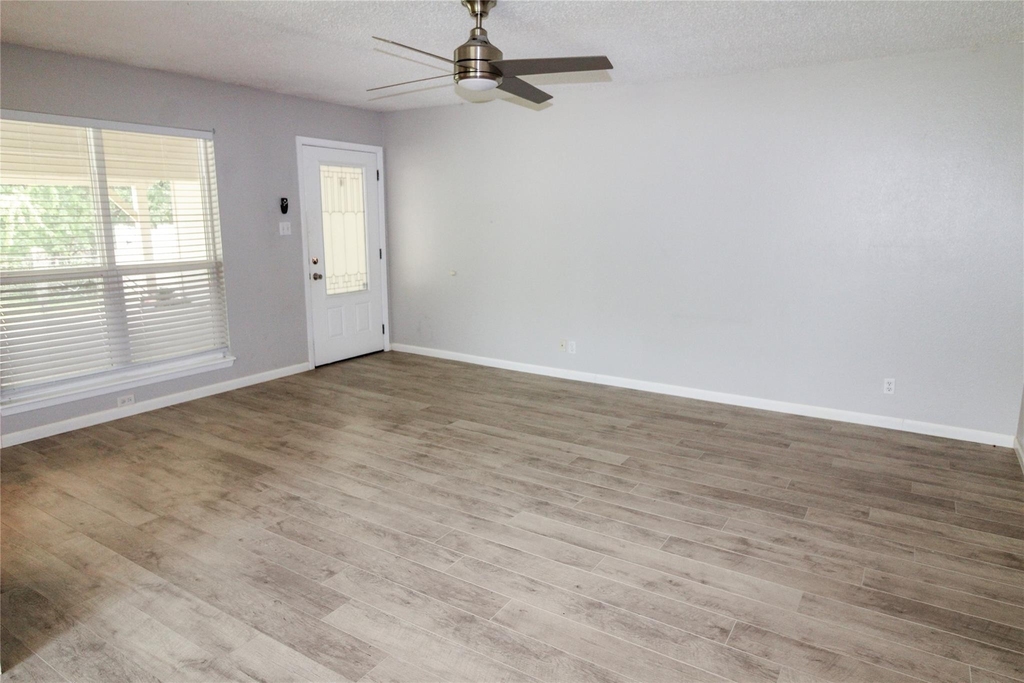 11705 Cherokee St - Photo 1