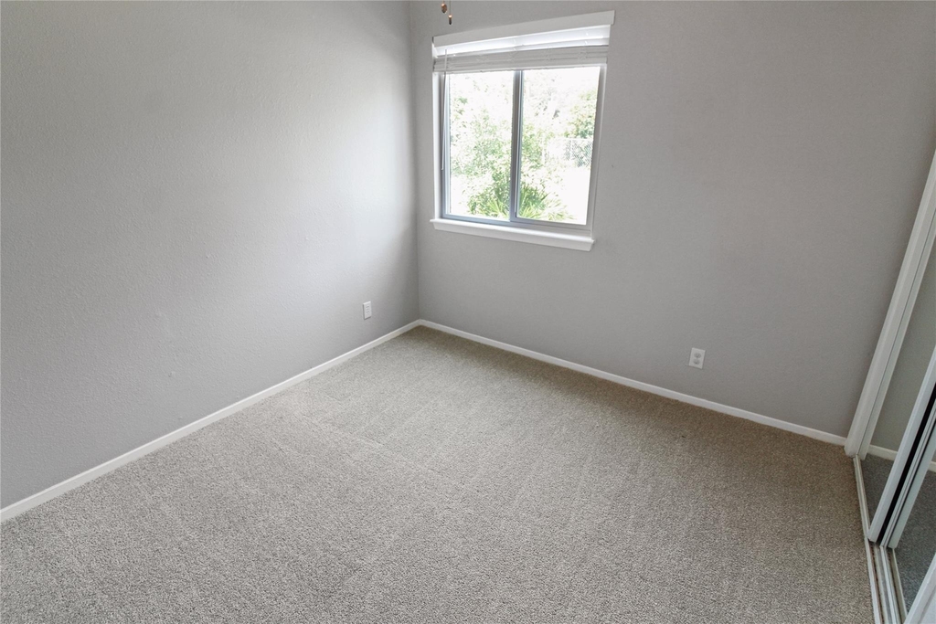 11705 Cherokee St - Photo 9