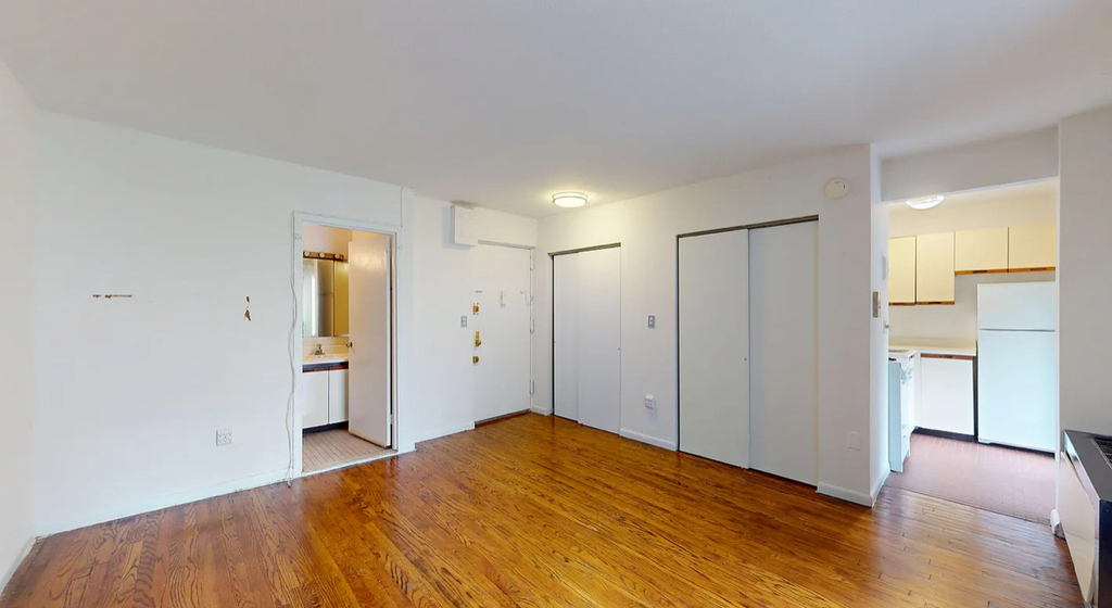 East 29th street  - Photo 4