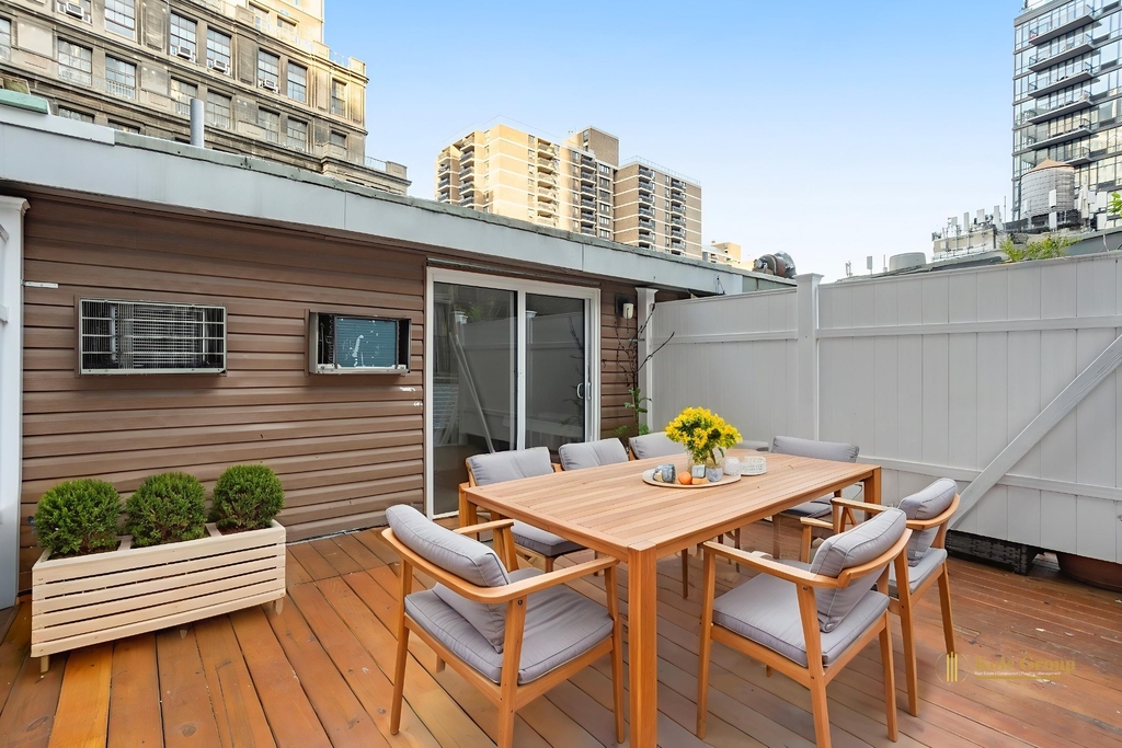 88 Fulton Street - Photo 0