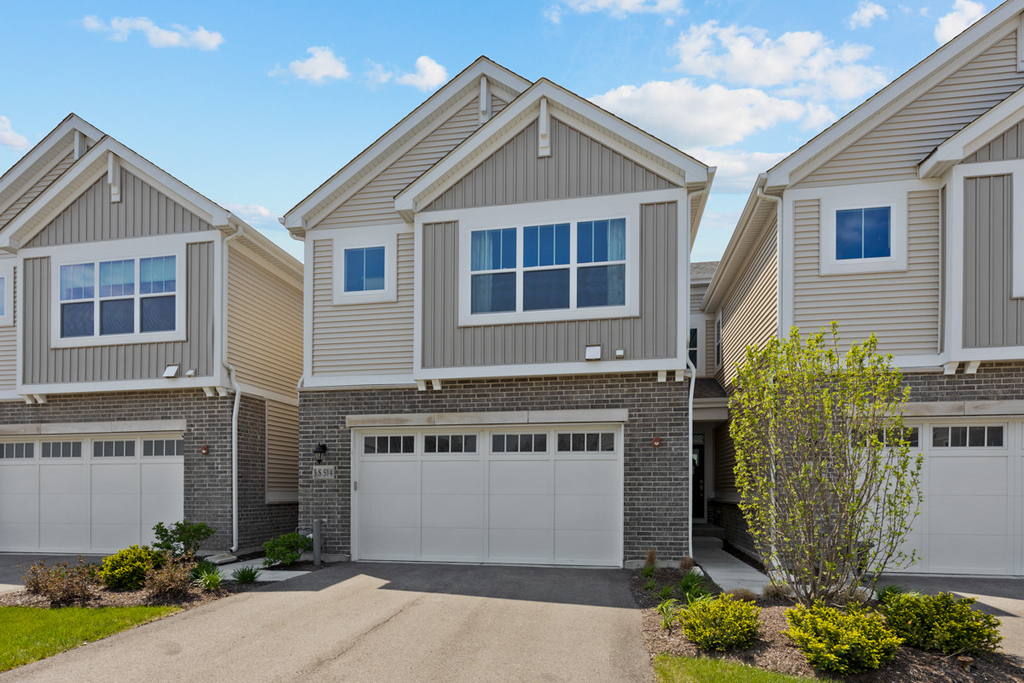 3s514 Barkley Avenue - Photo 1