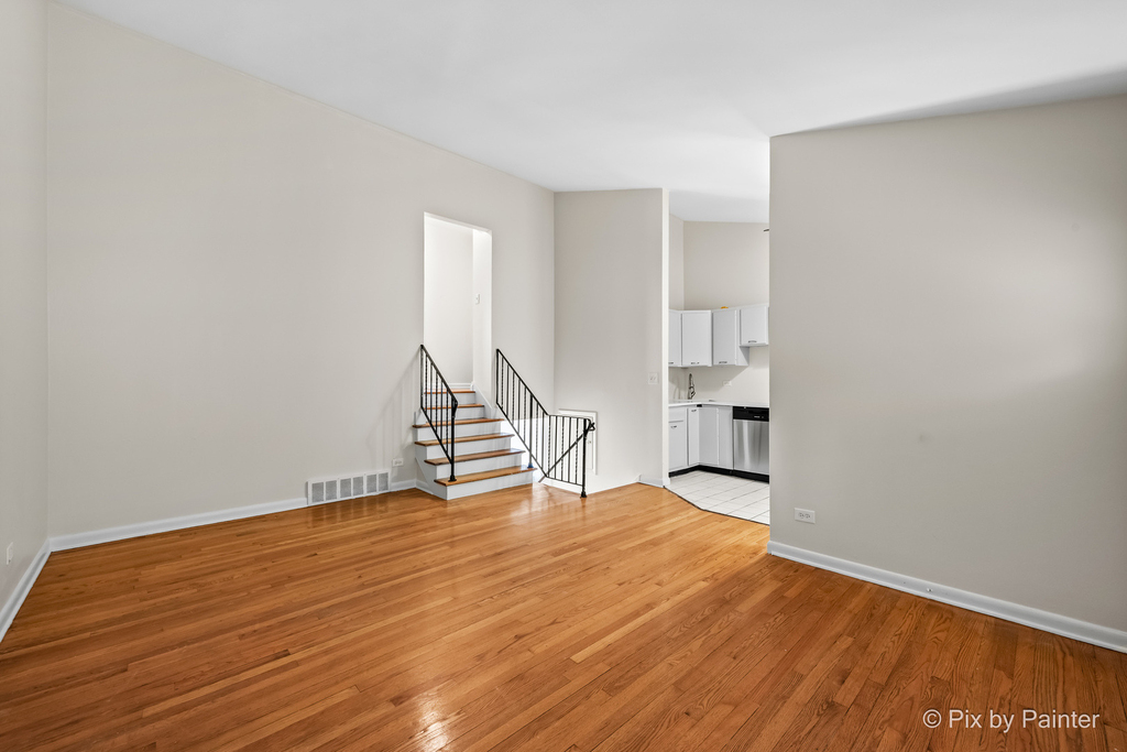 327 E Lake Street - Photo 3