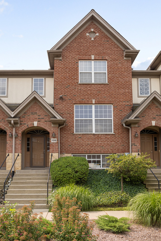 106 Creekbend Court - Photo 0