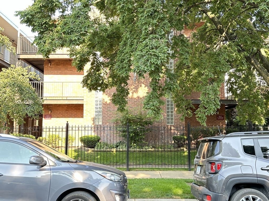 4537 N Dover Street - Photo 0