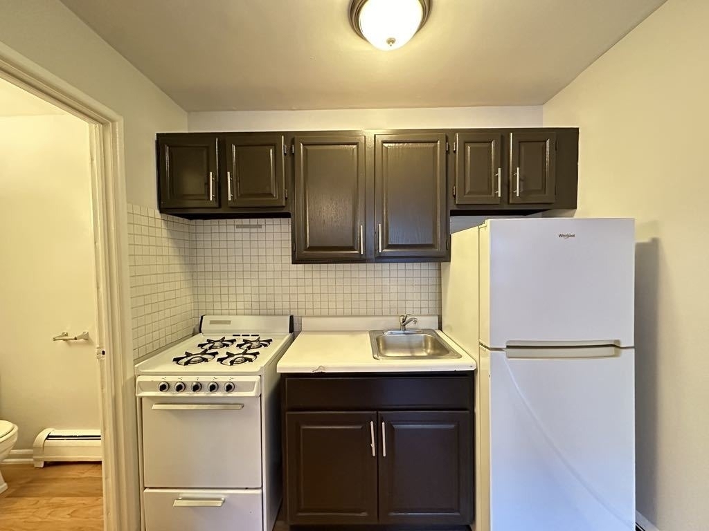 4537 N Dover Street - Photo 2