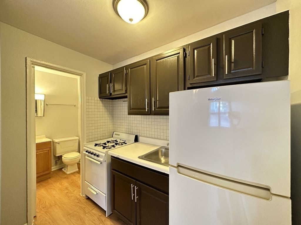 4537 N Dover Street - Photo 3