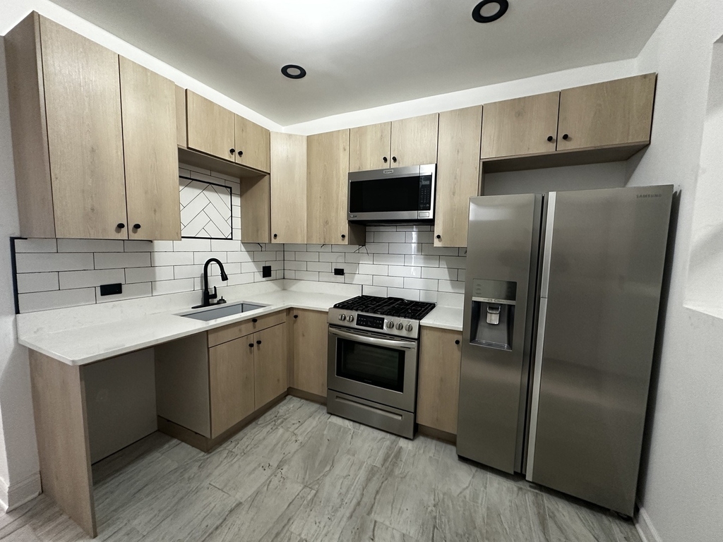1911 S Ridgeway Avenue - Photo 1
