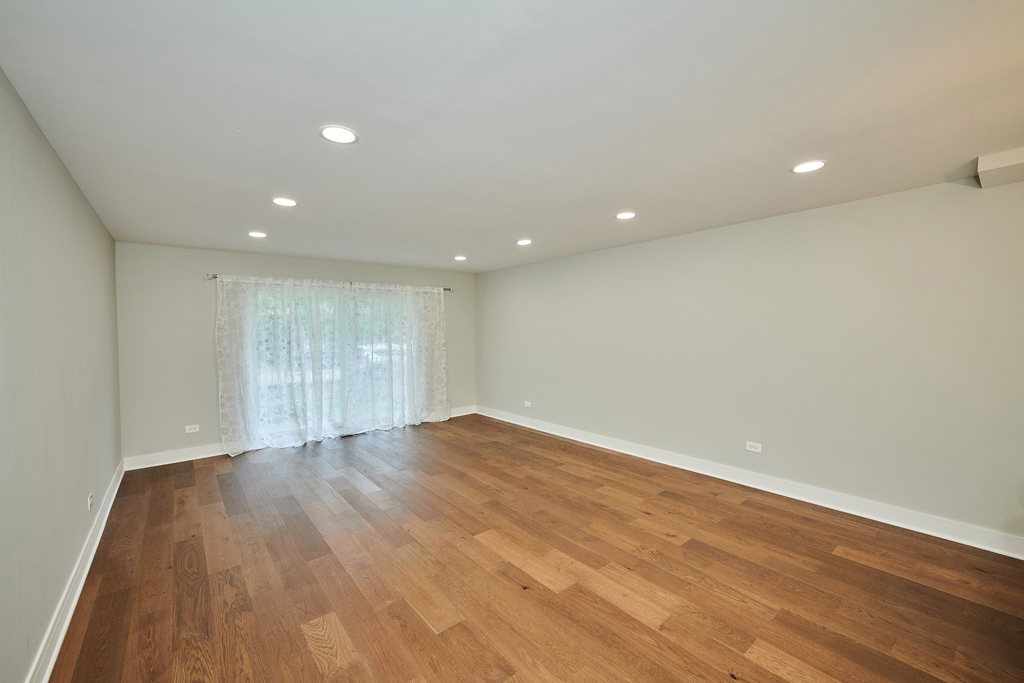 7074 N Ridge Boulevard - Photo 13