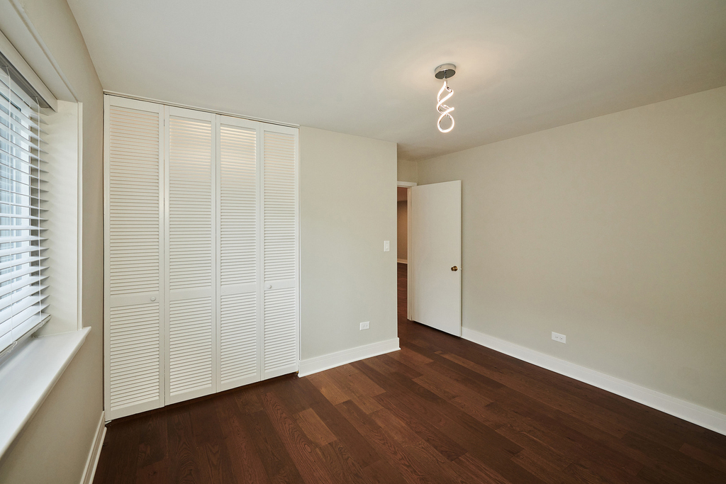 7074 N Ridge Boulevard - Photo 15