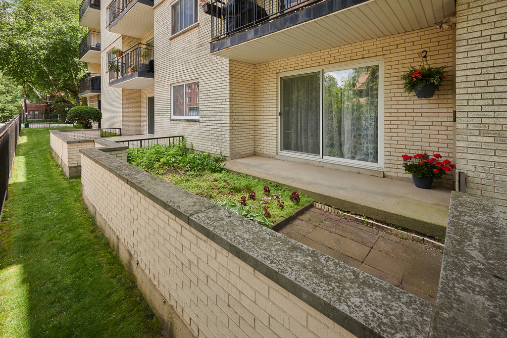 7074 N Ridge Boulevard - Photo 22