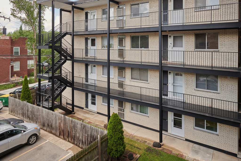 7074 N Ridge Boulevard - Photo 23