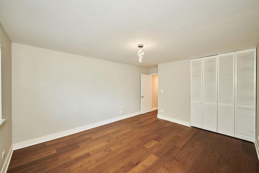 7074 N Ridge Boulevard - Photo 20