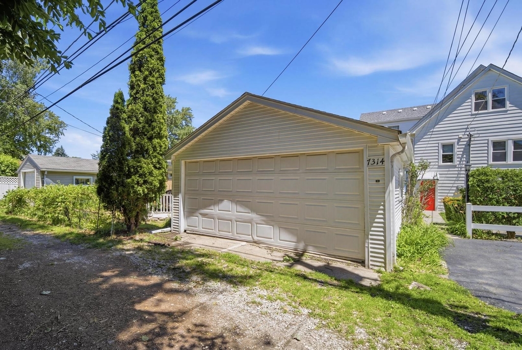 7314 N Crawford Avenue - Photo 12