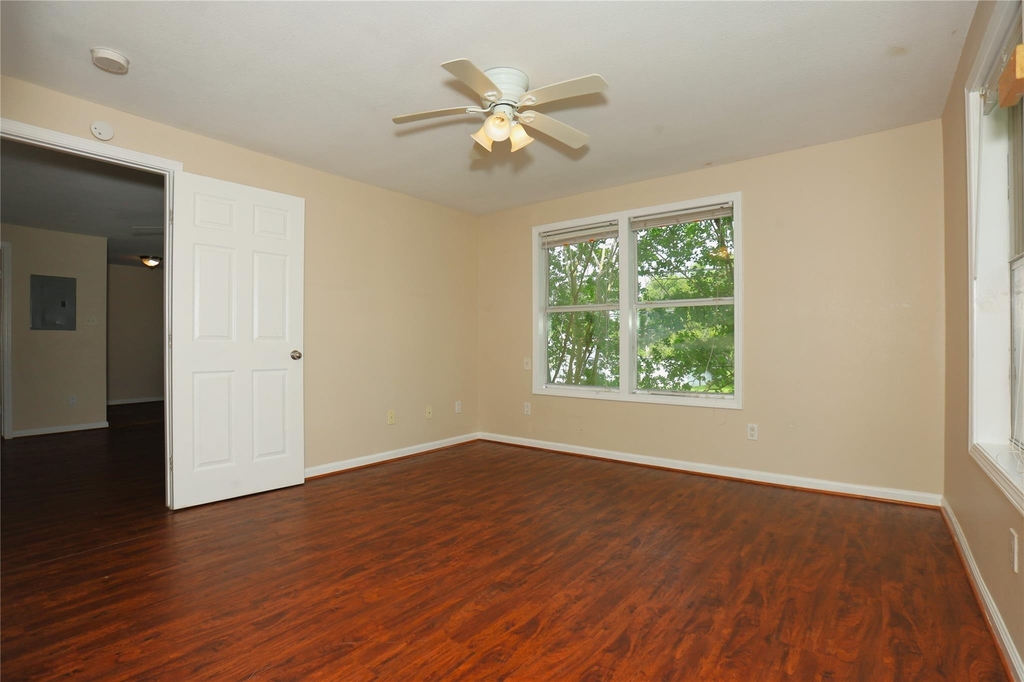 256 E Pecan Lane - Photo 1