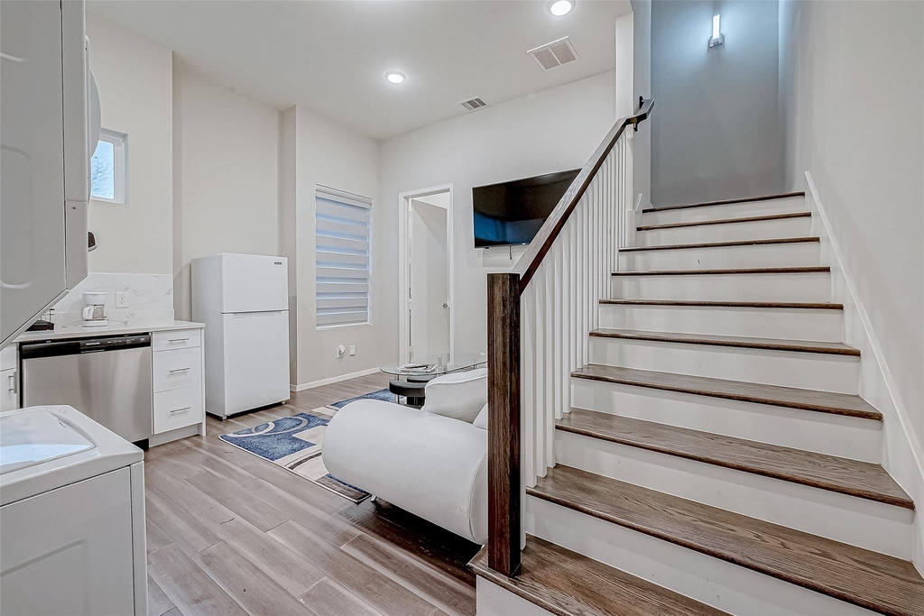 5722 Cullen Boulevard - Photo 3