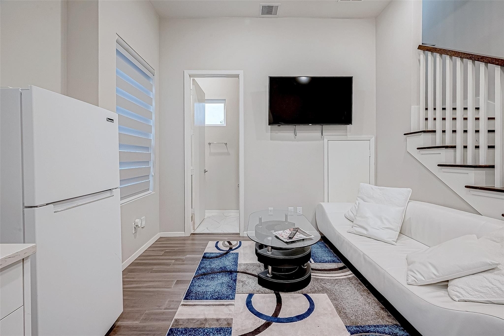 5722 Cullen Boulevard - Photo 6