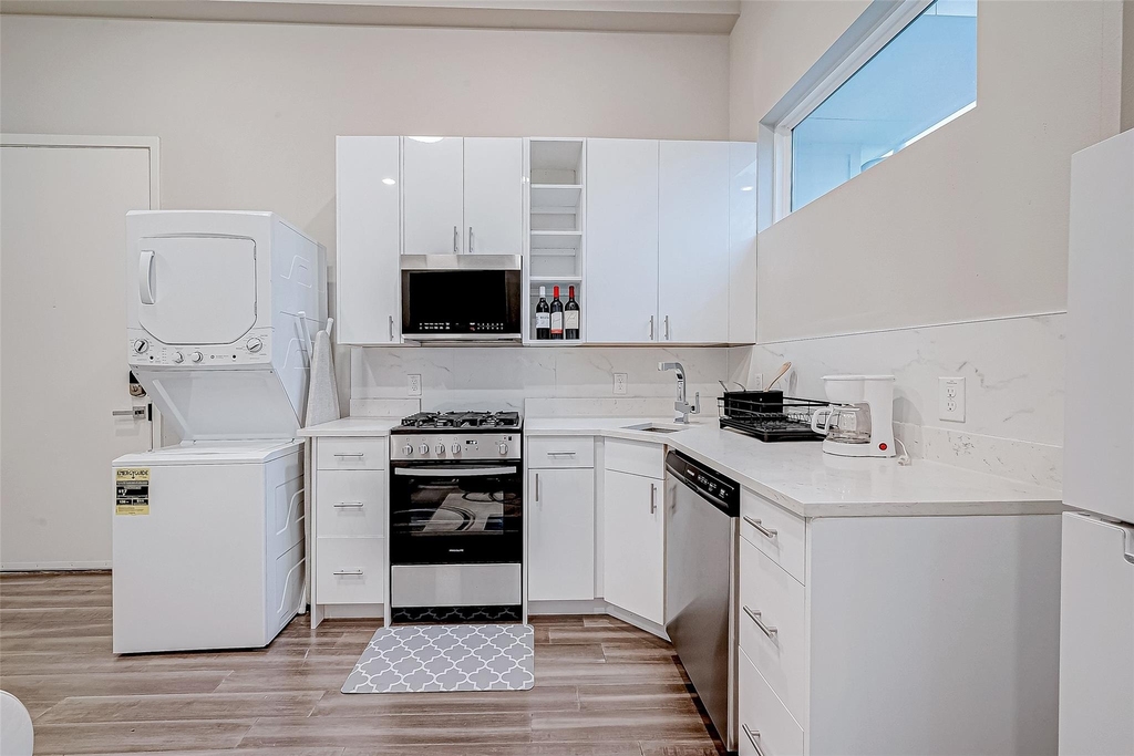 5722 Cullen Boulevard - Photo 8