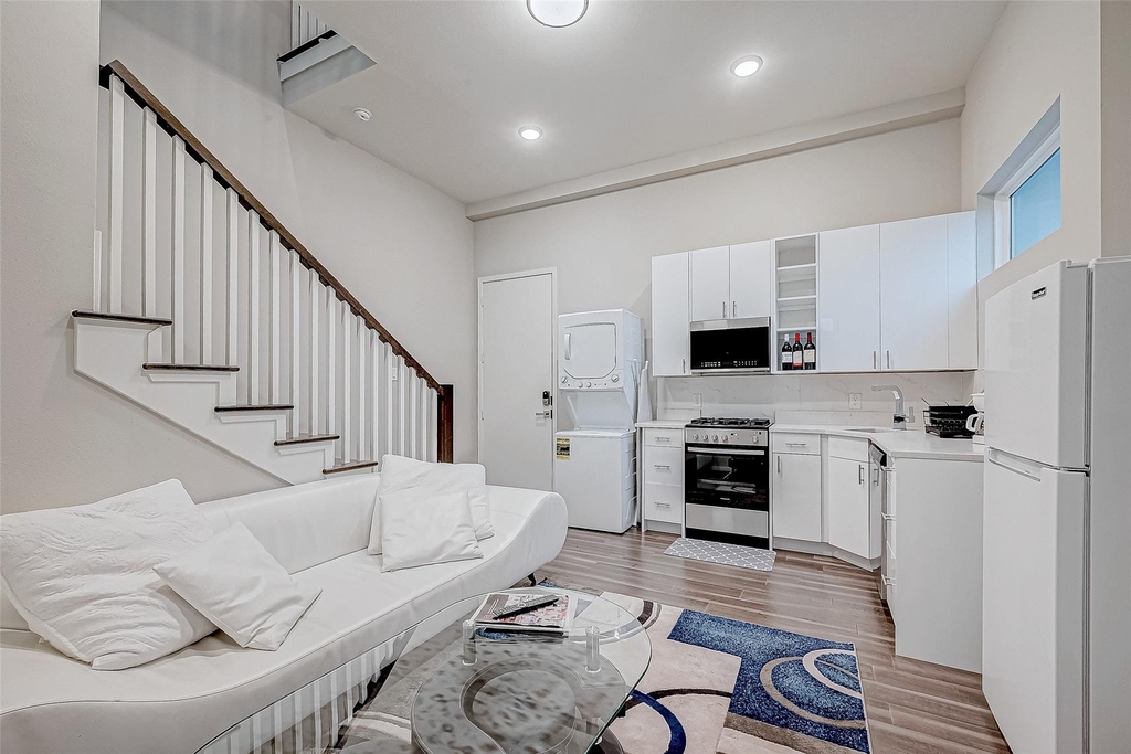 5722 Cullen Boulevard - Photo 5